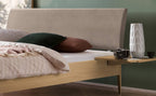 Hasena Sestola Bett mit Polsterkopfteil – 160 x 200 cm, Fusshöhe 20 cm, Wildbuche natur, geölt, 842-Pace sand