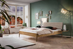 Hasena Sestola Bett mit Polsterkopfteil – 140 x 200 cm, Fusshöhe 25 cm, Wildeiche natur, geölt, 842-Pace sand