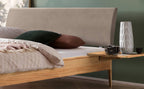 Hasena Sestola Bett mit Polsterkopfteil – 160 x 200 cm, Fusshöhe 25 cm, MDF weiss deckend, lackiert, 840-Pace light grey