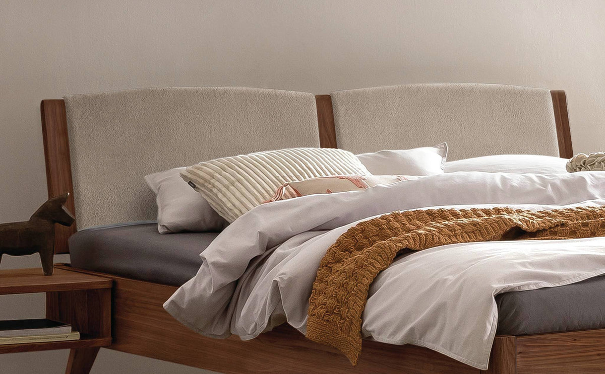 Hasena Fabro Bett mit Polsterkopfteil – 160 x 200 cm, Fusshöhe 25 cm, Nussbaum, geölt, 840-Pace light grey