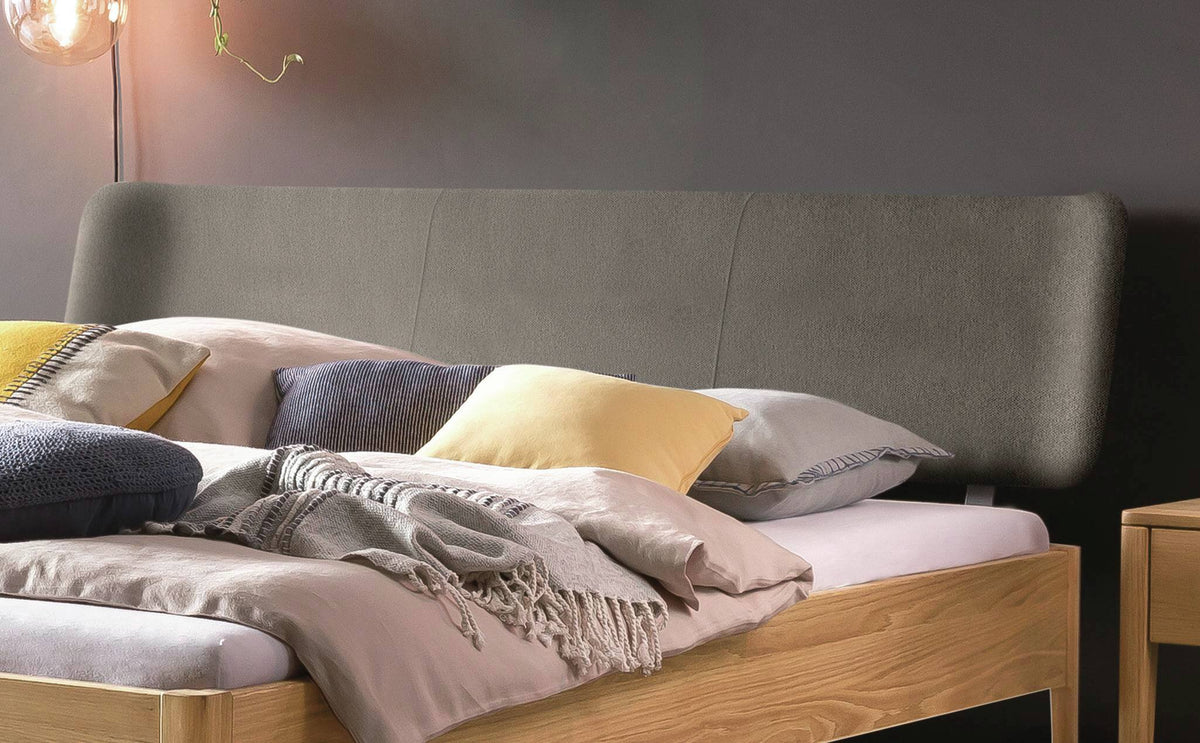 Hasena Pienza Bett mit Polsterkopfteil – 160 x 200 cm, 20 cm, Nussbaum, geölt