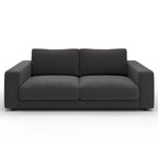 Modernes 2-Sitzer Sofa in Anthrazit mit hochwertiger Feincord-Polsterung und kubischen Armlehnen.