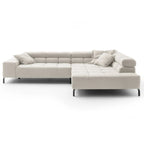 Moderne Ecksofa Wilson in Hellgrau – großes L-förmiges Sofa mit Kissen und Metallfüßen