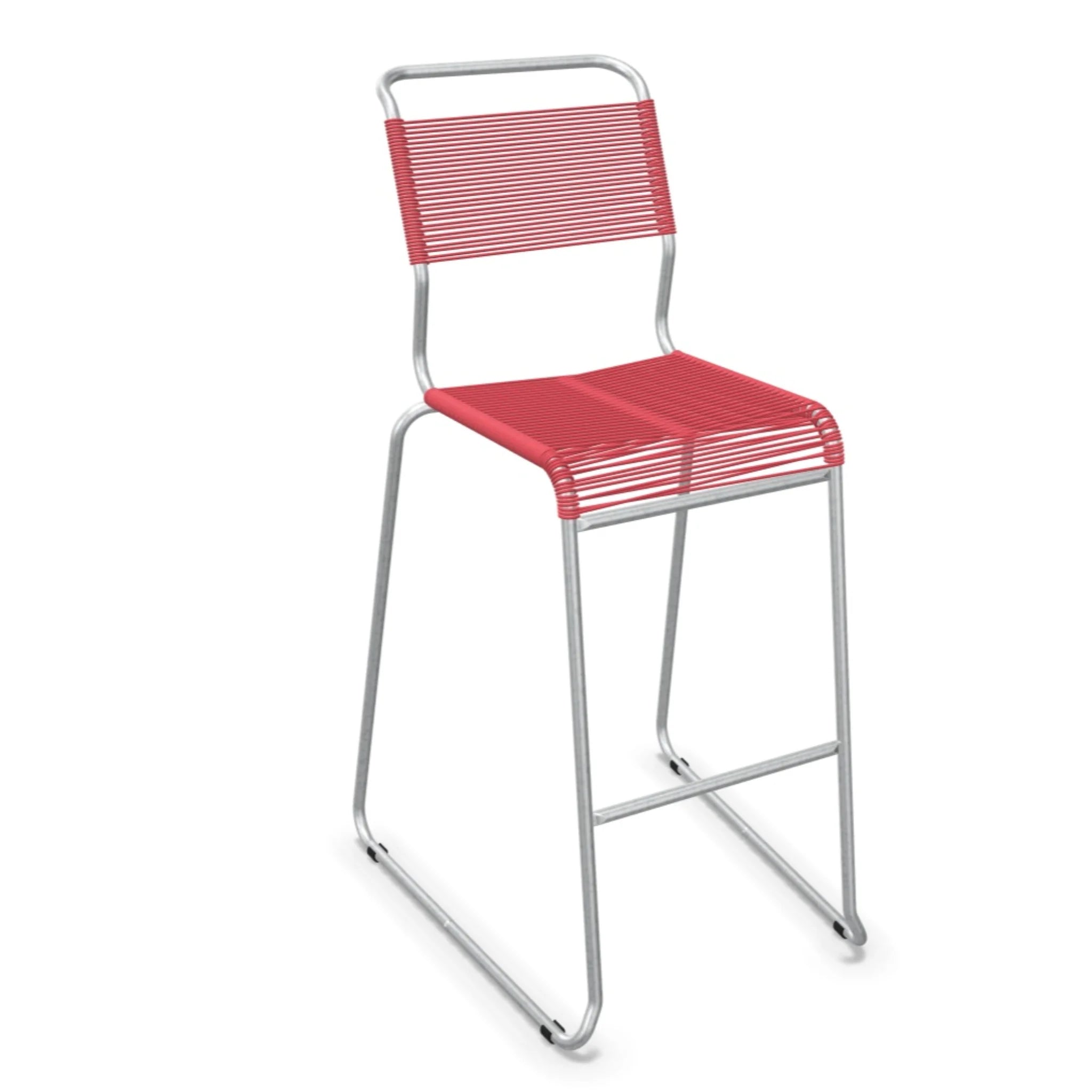 Moderner Barhocker mit roten Kunststoffseilen und Metallgestell, stapelbar und ergonomisch.