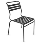 Moderner Aluminium Gartenstuhl in Anthrazit - stapelbar und wetterfest für Terrasse und Balkon.