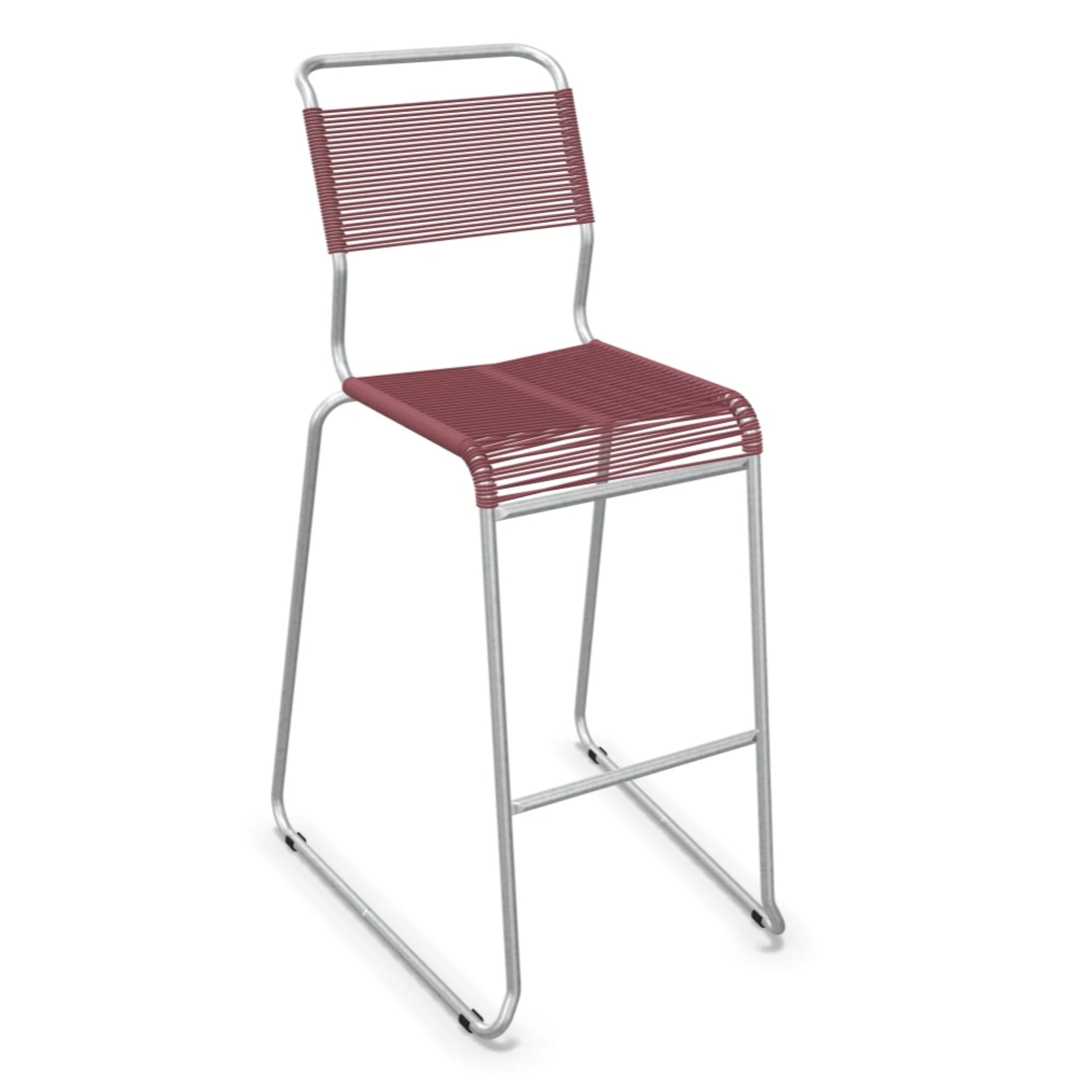 Moderner Barhocker mit Metallgestell und bordeaux-farbenem Kunststoffsitz, stapelbar und pflegeleicht.