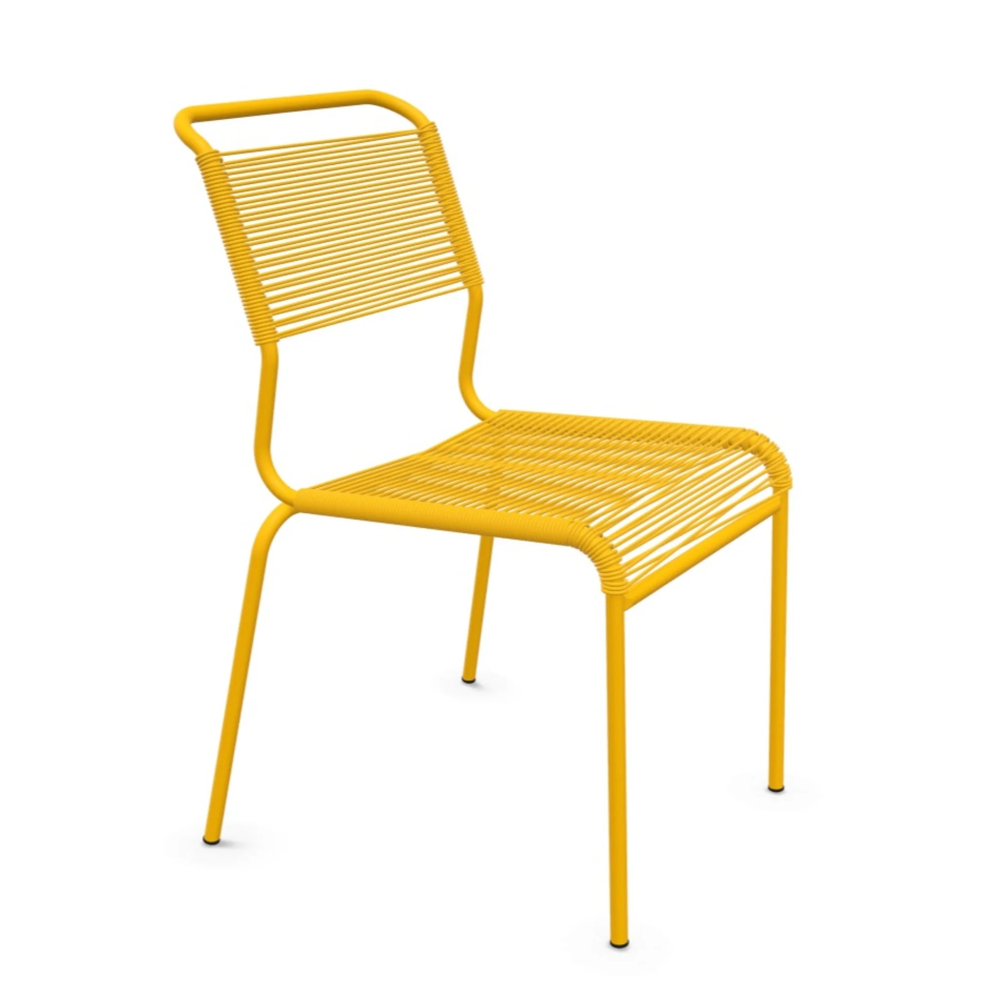 Moderner gelber Stuhl mit Kunststoffseilen und Metallrahmen - minimalistisches Design für Innen- und Außenbereich.