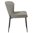 Glam Stuhl in Pebble Boucléstoff mit schwarzen Metallbeinen – Seitenansicht