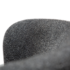 Detailaufnahme Bouclé-Stoff in Pebble Grey am Glam Stuhl mit geschwungener Rückenlehne