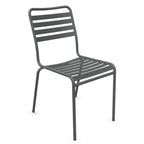 Moderner Stapelstuhl aus Metall in Graphit mit Lamellensitz und Rückenlehne für Garten und Terrasse