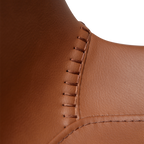 Detailaufnahme der Nähte am Hype Chair in Cognac Kunstleder – hochwertige Verarbeitung und edles Design