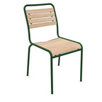 Stapelstuhl aus Metall und Holz in Tannengrün – moderner Gartenstuhl für Balkon und Terrasse.