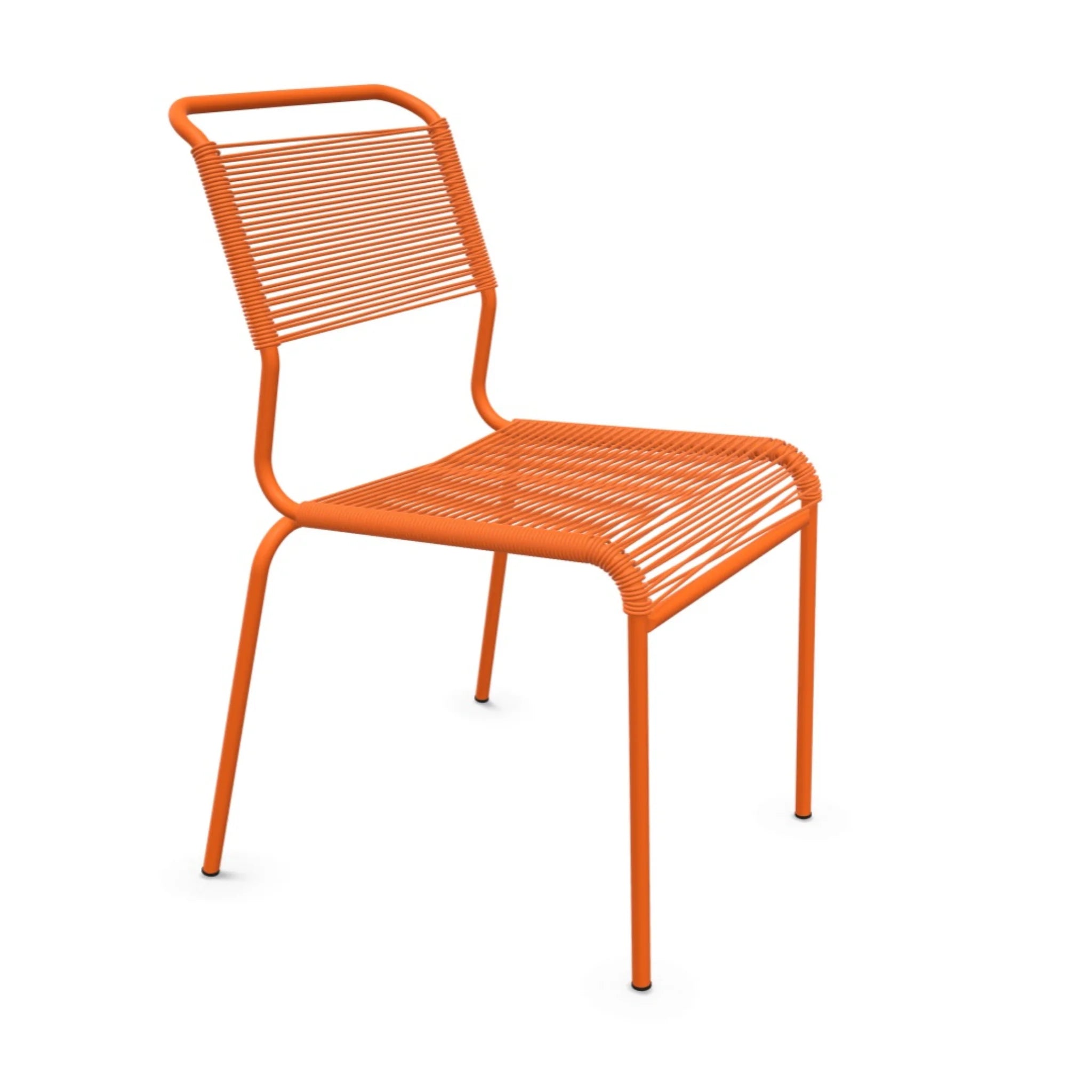 Moderner orangefarbener Gartenstuhl aus Kunststoffgeflecht mit stabilen Metallbeinen, stapelbar und wetterfest.
