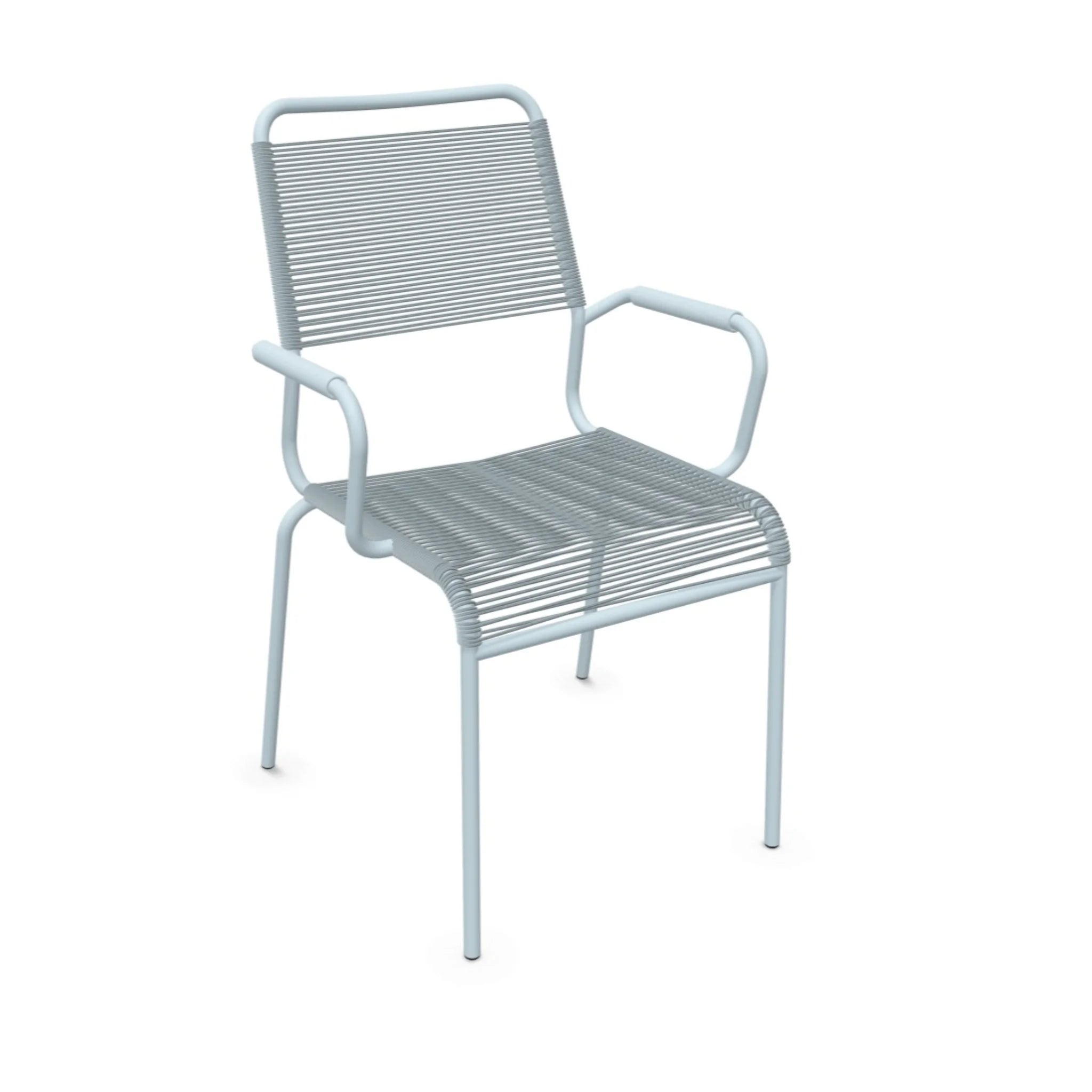 Pastellblauer Gartenstuhl mit Armlehnen und Kunststoffgeflecht - moderner Outdoor-Stuhl
