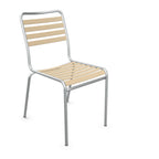 Aluminium Bistro Stuhl mit Holzlatten, modern und praktisch für Garten und Terrasse.
