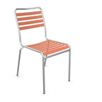 Aluminium Gartenstuhl mit terracotta Kunststoffstreifen, stapelbar, modern und robust für Terrasse und Balkon.