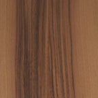Elegante Tischplatte aus europäischem Nussbaum mit tiefbrauner Färbung und markanter Maserung. Die warme Holzstruktur macht sie ideal für Beizentische, Bartische und Bistrotische.